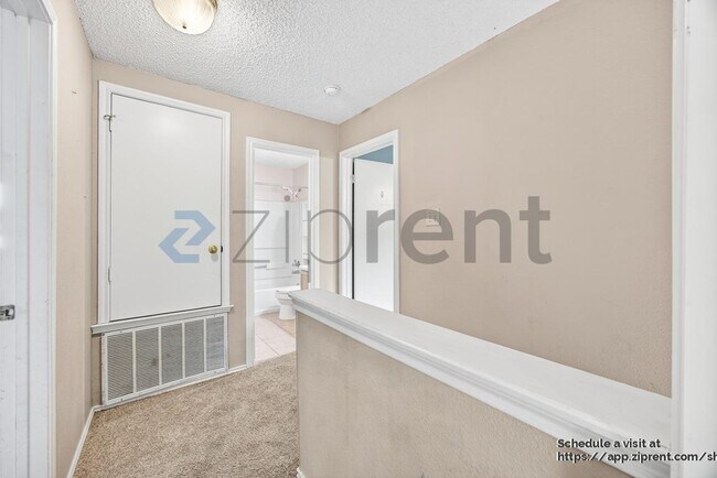 Building Photo - 5515 Champions Hill Dr