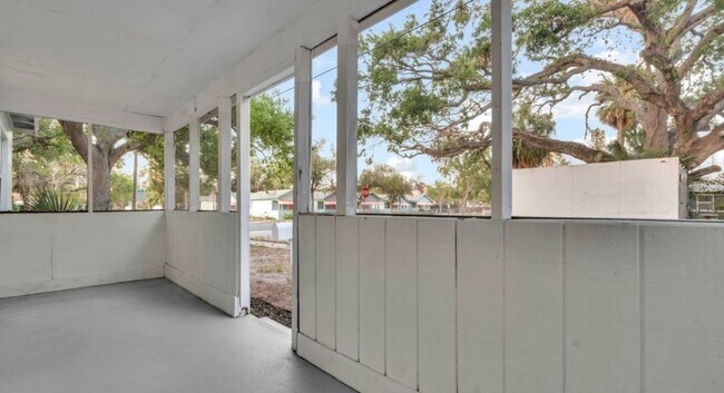 Building Photo - $300 OFF FIRST MONTHS RENT MOVE-IN SPECIAL!!