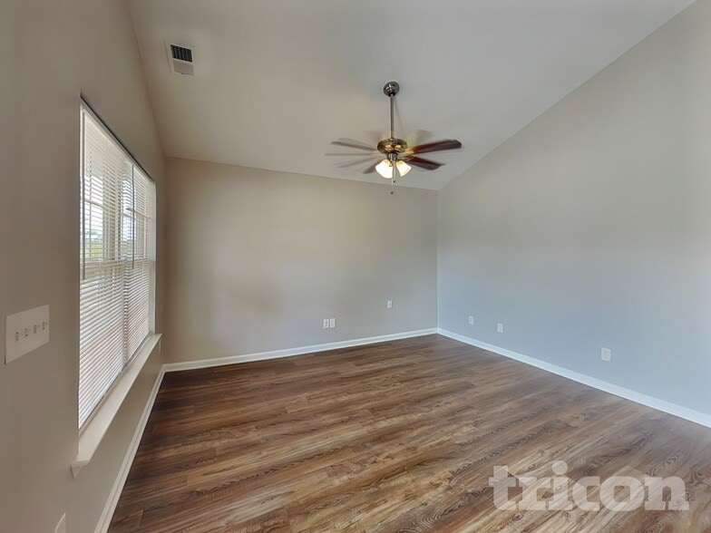 Building Photo - 180 Riglaw Cir