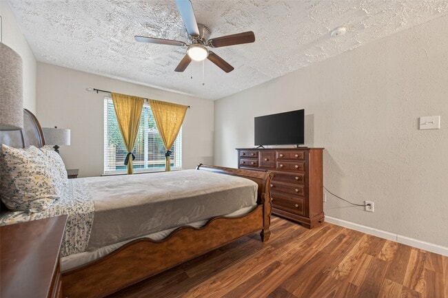 Building Photo - 10555 Turtlewood Ct