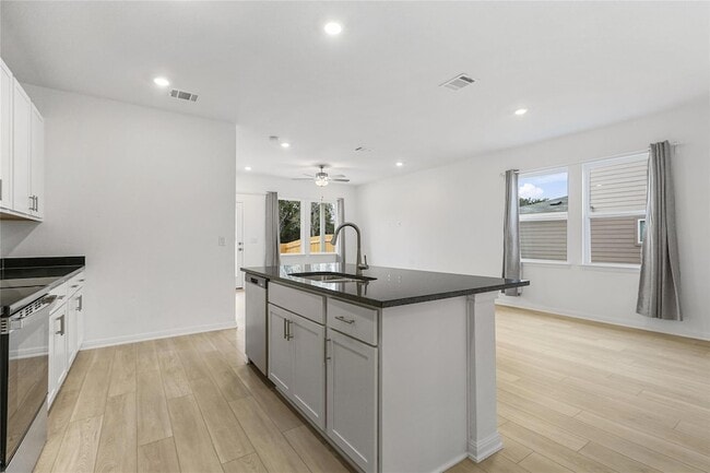 Building Photo - 701 Unakite Trl