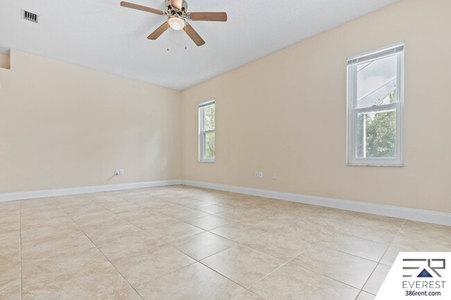 Building Photo - 16 Pinelynn Dr