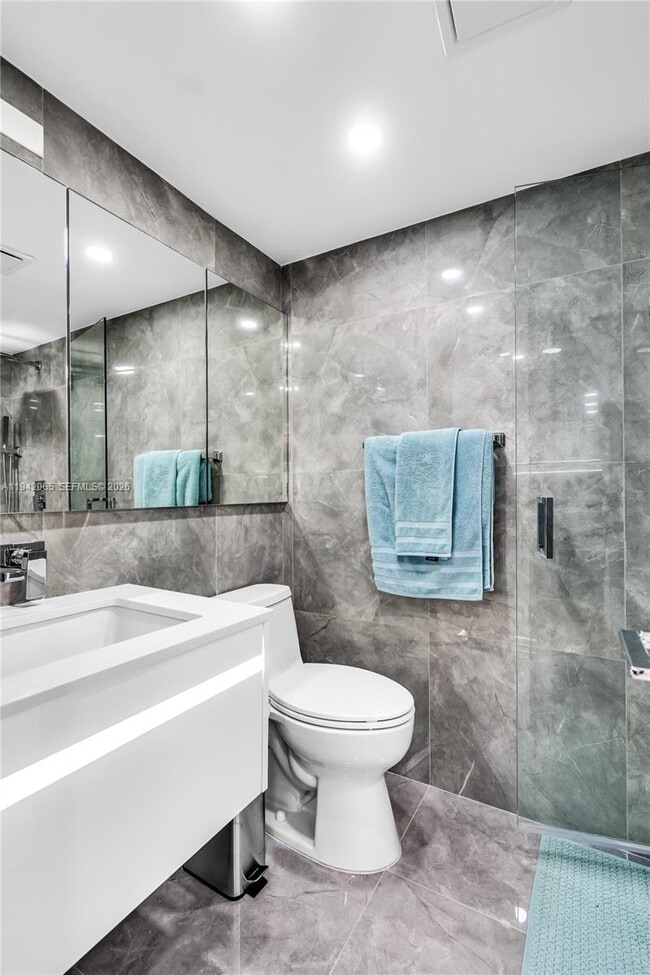 Building Photo - 200 Leslie Dr