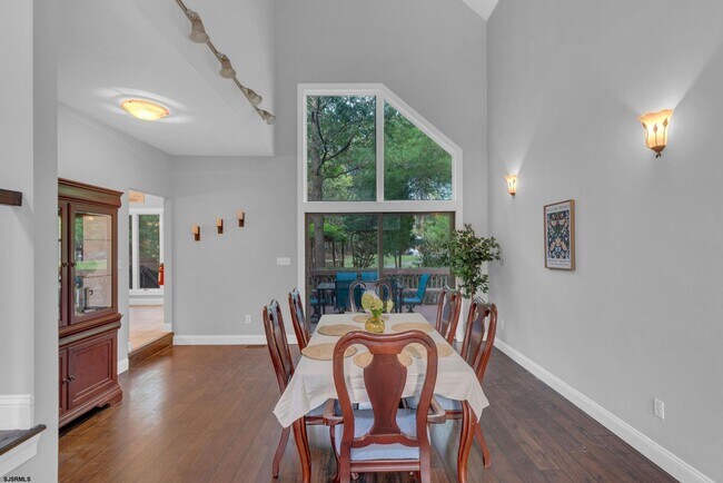Building Photo - 209 Shady Knoll Ln