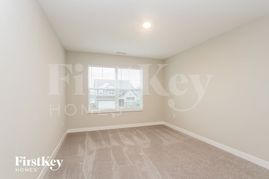 Building Photo - 2464 S Carlota Dr