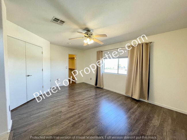 Building Photo - 8701 E Chimney Spring Dr