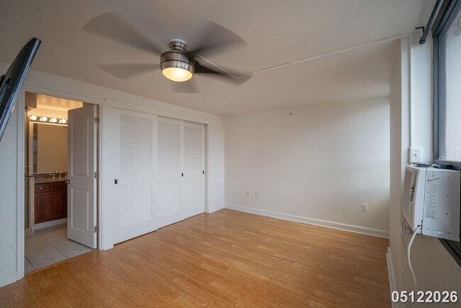 Building Photo - The Windsor, 1bd, 1.5ba, 1prking, Must See, Avail today!