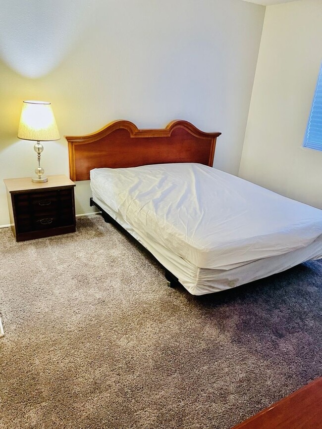 Building Photo - Studio Apartment on Las Vegas Strip - Close to all of the Excitement & More!!