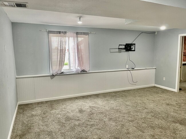 Building Photo - Eaton Commons Townhome