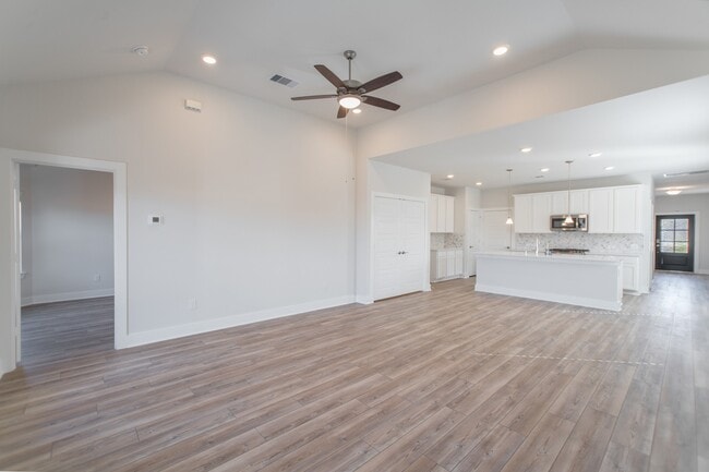 Building Photo - 10627 Whitejacket