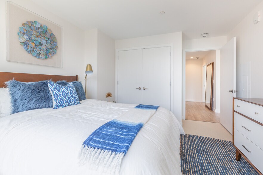 Building Photo - 480 Foley St