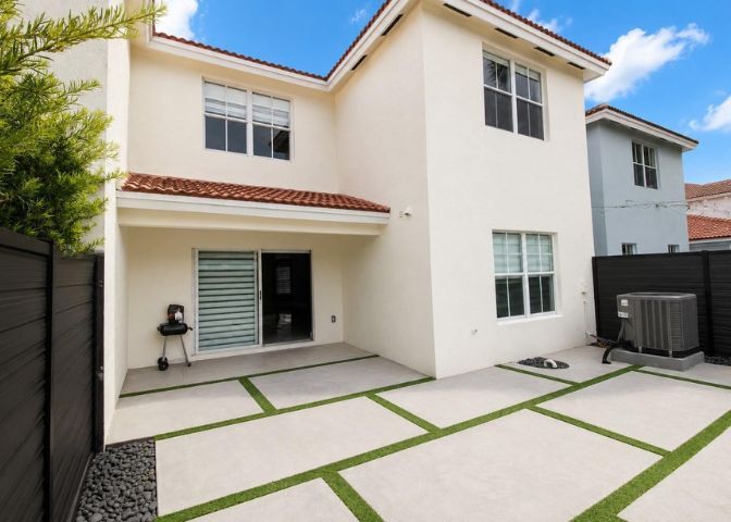 Building Photo - 16354 SW 48th Ter