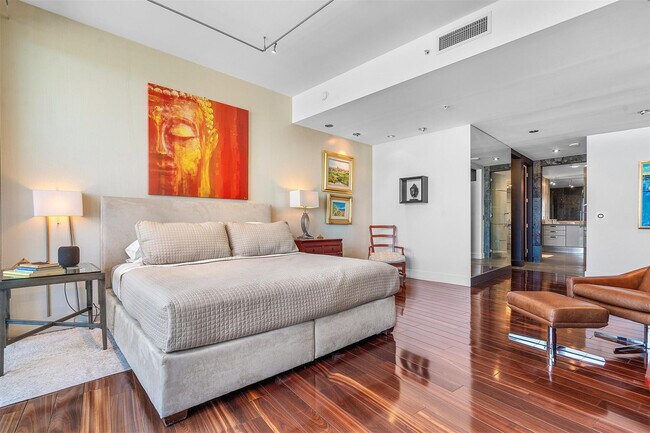 Building Photo - 715 Bayshore Dr