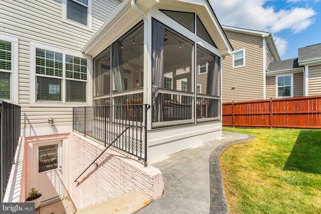 Building Photo - 431 Alder Dr