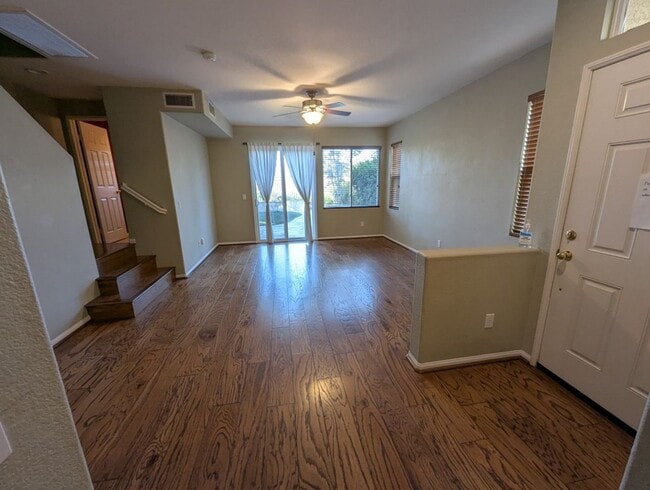 Building Photo - 3 Bedroom - 2.5 Bathroom Townhome in Scrip...