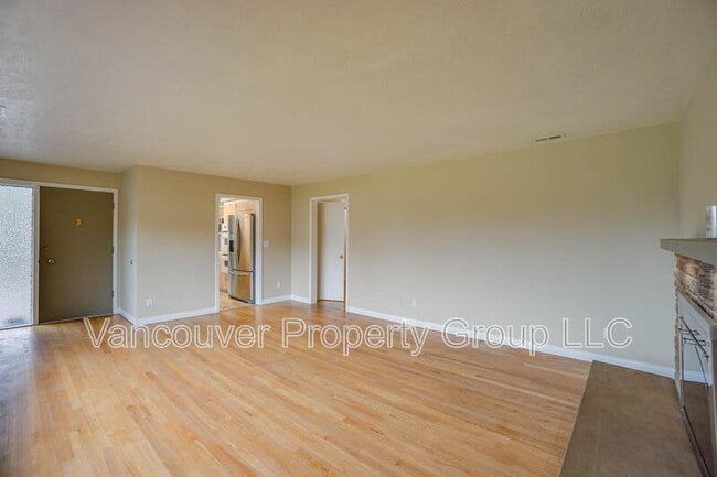Building Photo - 2218 E 18th St