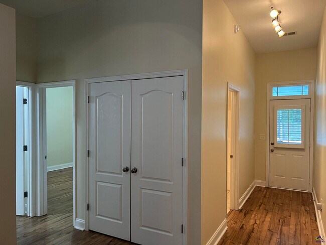 Building Photo - 644 Ivy Brook Way