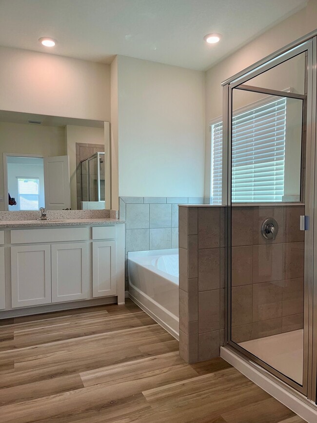 Building Photo - 5305 SW 52nd Ave