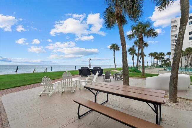 Building Photo - 1000 Longboat Club Rd