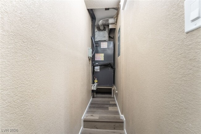 Building Photo - 968 Pinehurst Dr