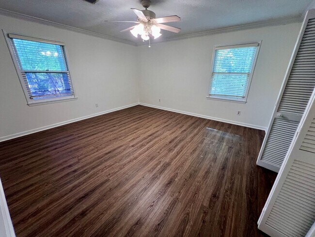 Building Photo - 1402 Northgate Dr