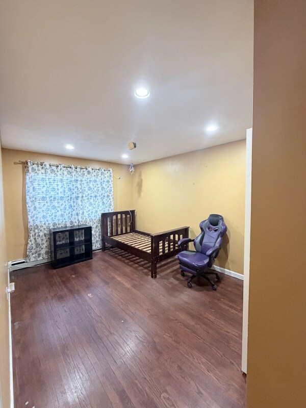 Building Photo - 427 Lake St