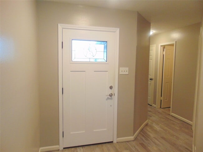 Building Photo - 1809 Edinburg Ave