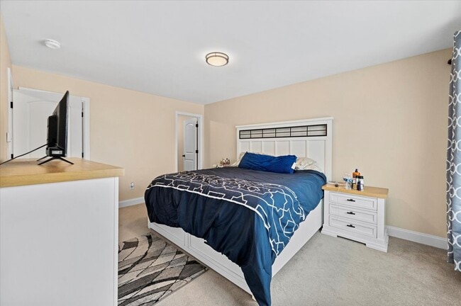 Building Photo - Ashburnham Home