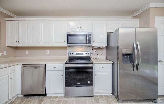 Building Photo - 435 Snead Way