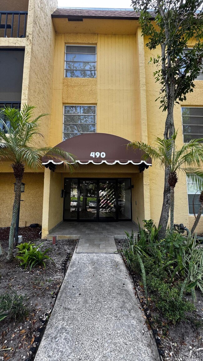 Building Photo - 490 NW 20th St