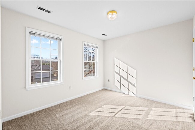 Building Photo - Near VRE and I-95!