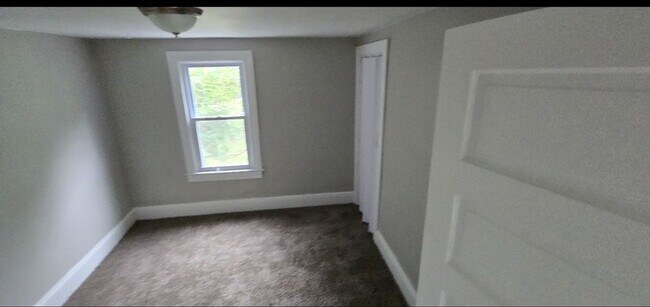 Building Photo - Charming 3-Bedroom Property in Prime Location