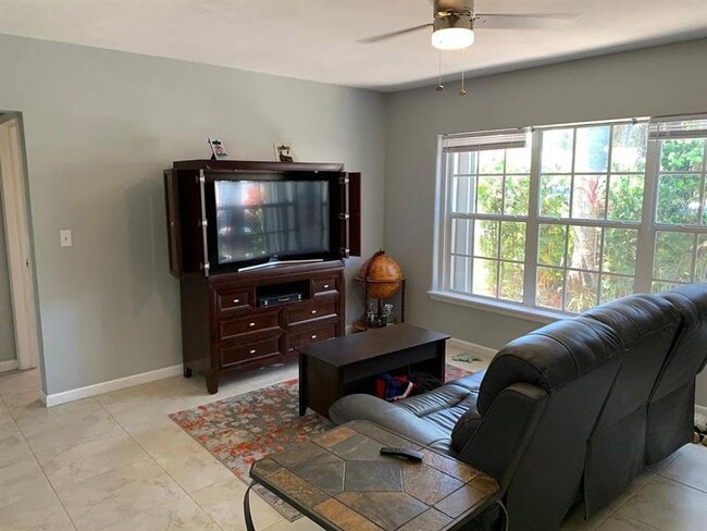 Building Photo - 1420 NE 16th Terrace