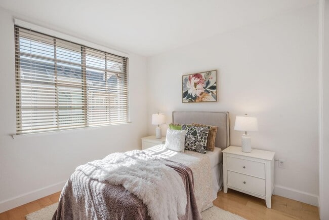 Building Photo - 5 Artisan Way