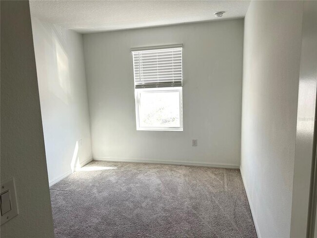 Building Photo - 2946 Canary Ave