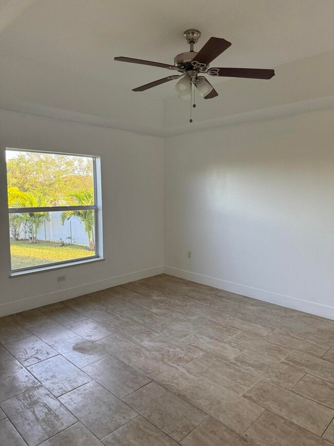 Building Photo - 2341 SW Halissee St