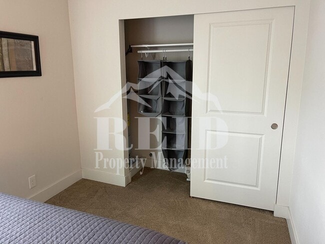 Building Photo - FURNISHED 1 BEDROOM 1 BATH APARTMENT  - BREMERTON