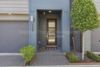 Building Photo - 3024 Charline