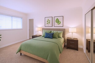 Building Photo - 216 S Gale Dr