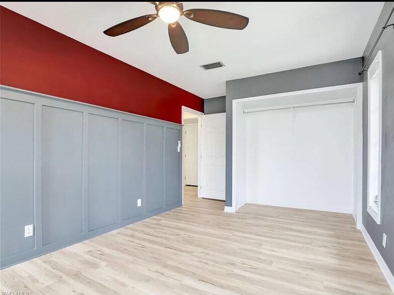 Building Photo - 4265 Island Cir