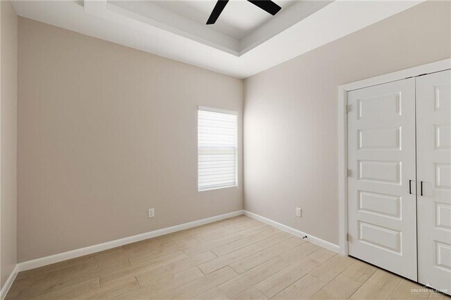 Building Photo - 15 Selena St