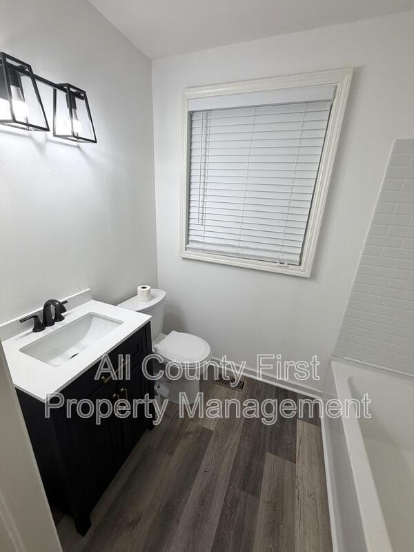 Building Photo - 2101 Holly Hill Dr