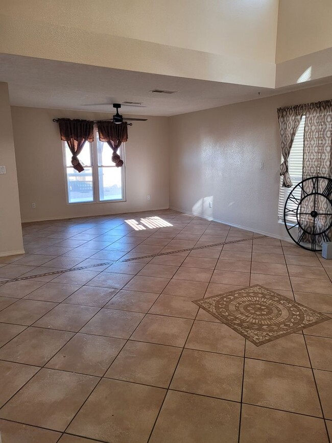 Building Photo - Charming 4-Bedroom Home in a Prime Location!