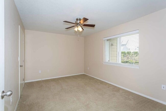 Building Photo - Fantastic Main Level Condo w/Garage, Patio...