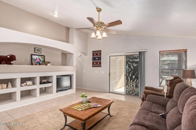 Building Photo - 1537 E Alba Dr