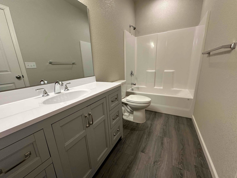 Building Photo - 686 E Hahns Peak Ave