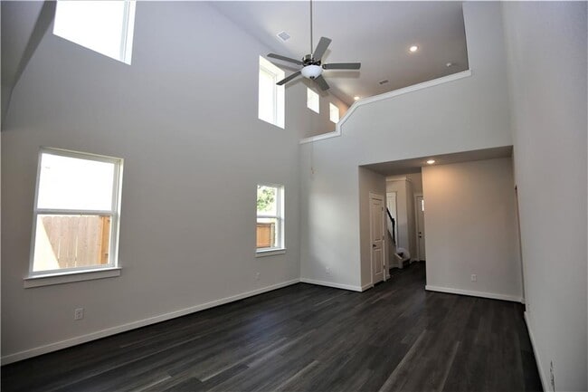 Building Photo - 635 Pheasant Hill Ln
