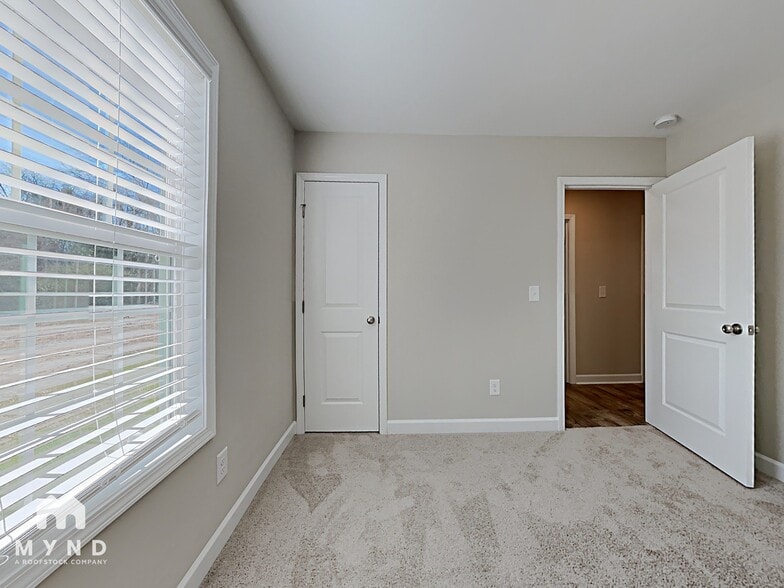 Building Photo - 1411 Oakshade Ave