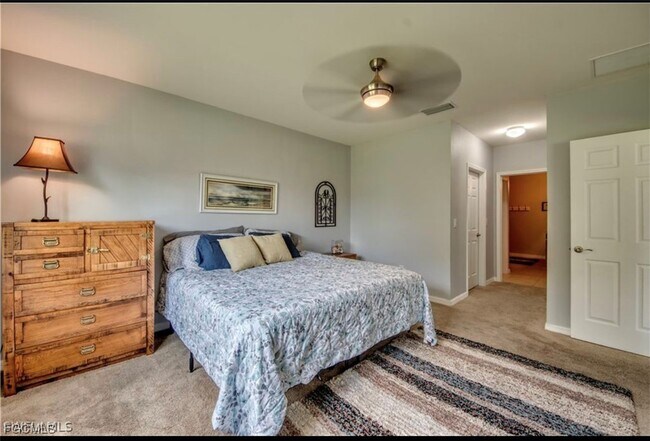 Building Photo - 233 SE 3rd St