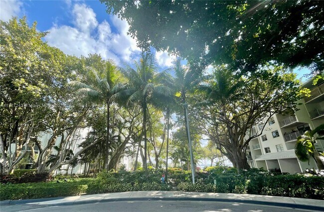 Building Photo - 680 NE 64th St